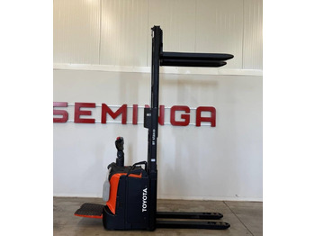 آلة التكديس TOYOTA