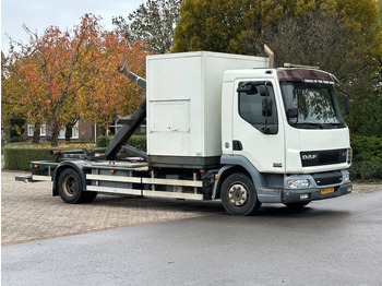 شاحنة ذات خطاف DAF LF 45 180