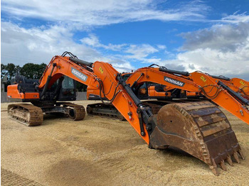 حفار زحاف DOOSAN DX300LC