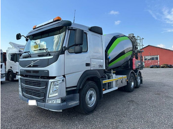 شاحنة خلاطة خرسانة VOLVO FM