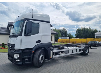 شاحنة ستارة MERCEDES-BENZ Actros 1836