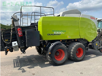 مكبس البالات المستطيله CLAAS