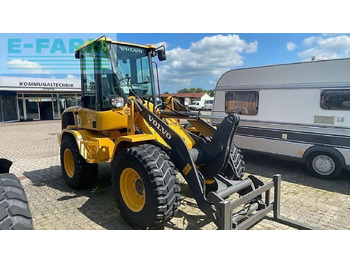 حفارة مُصَّغرة VOLVO L30