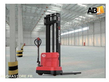 آلة التكديس