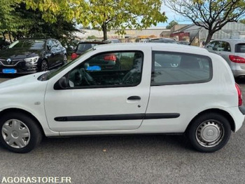 سيارة RENAULT CLIO SOCIETE: صورة 2