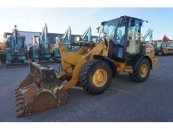 اللودر بعجل CATERPILLAR 906M