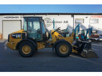 اللودر بعجل CATERPILLAR 906M