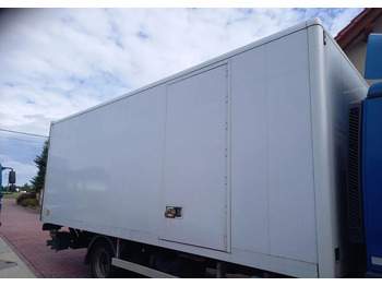 شاحنة مقفلة