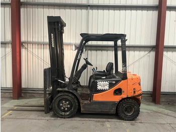 رافعة شوكية ديزل DOOSAN