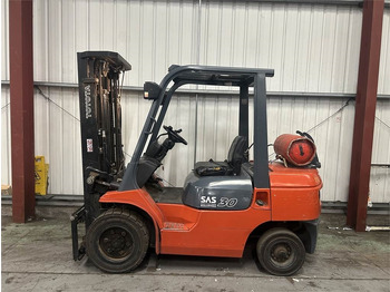 رافعة شوكية تعمل بالغاز TOYOTA FGF 30