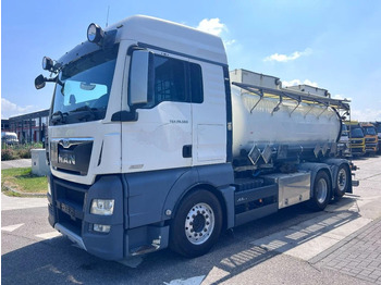 شاحنة الشفط MAN TGX 26.560