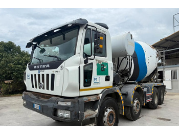 شاحنة خلاطة خرسانة IVECO Astra