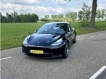 سيارة Tesla Model 3: صورة 3