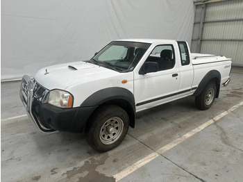 سيارة NISSAN Navara
