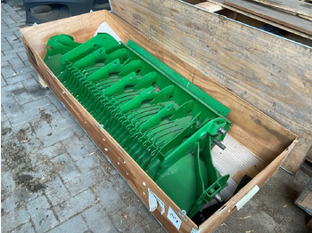 الآلات الزراعية JOHN DEERE