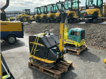 لوحة اهتزازية BOMAG