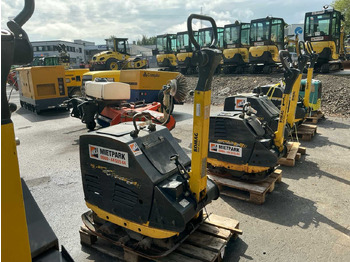 لوحة اهتزازية BOMAG