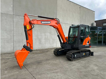 حفار زحاف DOOSAN DX55-9C