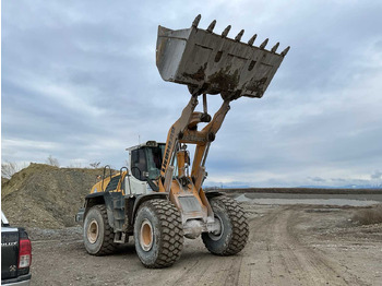 اللودر بعجل LIEBHERR L 576