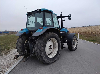 جرار NEW HOLLAND - 8260 - 2000 - AGRICULTURAL TRACTOR WITH FOUR-WHEEL DRIVE: صورة 4 جرار NEW HOLLAND - 8260 - 2000 - AGRICULTURAL TRACTOR WITH FOUR-WHEEL DRIVE: صورة 4