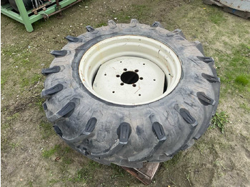 الإطارات والجنوط PIRELLI