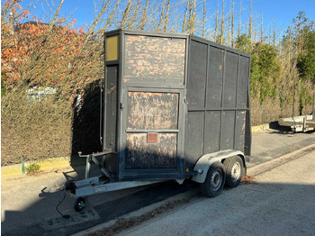 عربة مقطورة