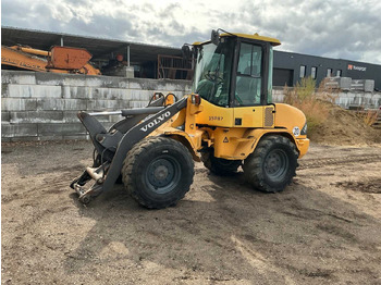 اللودر بعجل VOLVO L30B