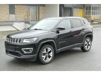 سيارة دفع رباعي JEEP