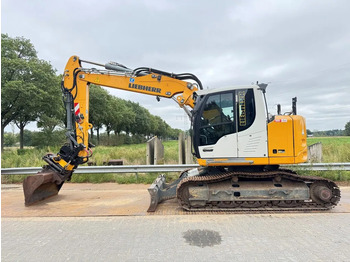 حفار زحاف LIEBHERR R 914