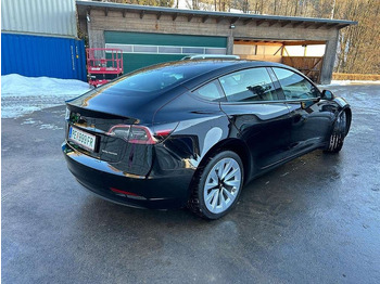 سيارة TESLA