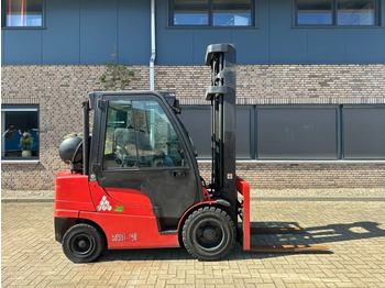 رافعة شوكية تعمل بالغاز HYSTER