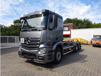 شاحنة ذات خطاف MERCEDES-BENZ Actros 2545