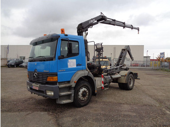 شاحنة ذات خطاف MERCEDES-BENZ Atego 1828