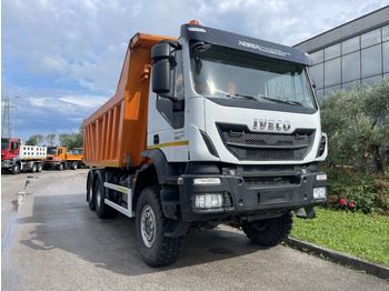 شاحنة قلاب IVECO Trakker