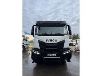 شاحنة خلاطة خرسانة IVECO