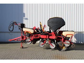 آلة البذر VÄDERSTAD