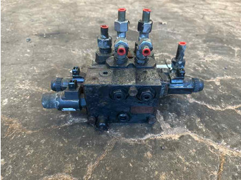 مقود - شاحنة MAN STEERING VALVE  81.47103-6031: صورة 2 مقود - شاحنة MAN STEERING VALVE  81.47103-6031: صورة 2