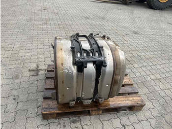 كاتم الصوت/الخمارات VOLVO