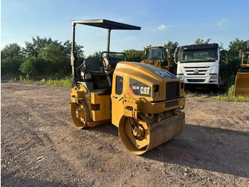 مدحلة CATERPILLAR CB24B