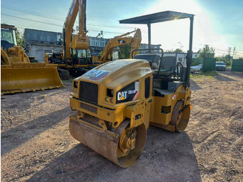 مدحلة CATERPILLAR CB24B: صورة 2 مدحلة CATERPILLAR CB24B: صورة 2