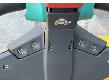 آلة التكديس Jungheinrich EJC110: صورة 3