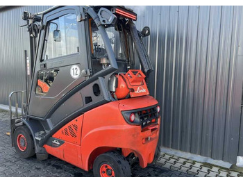 رافعة شوكية تعمل بالغاز Linde H25T-02/600: صورة 3