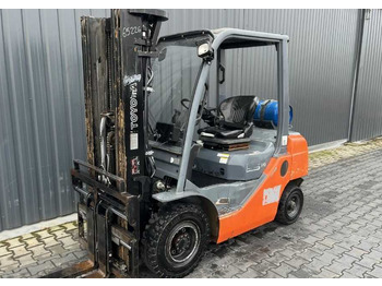 رافعة شوكية تعمل بالغاز TOYOTA FGF 25