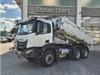 شاحنة قلاب IVECO X-WAY