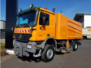 سياره كنس شوارع Mercedes-Benz Actros 2032 A 4x4 Bucher STKF 9500 Airport: صورة 3