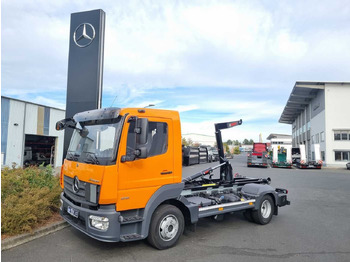 شاحنة ذات خطاف MERCEDES-BENZ Atego 818