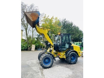 اللودر بعجل CATERPILLAR 908H