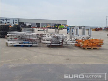 معدات البناء Bundle of Folding Aluminium Scaffolding (5 of), Bundle of Folding Fiberglass Scaffolding, Bundle of Aluminium Scaffolding (3 of), Aluminium Staging Boards (3 of): صورة 4