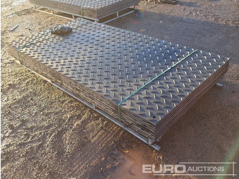 معدات البناء Unused 8' x 4' Plastic Road Mats (10 of): صورة 2