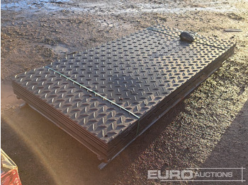 معدات البناء Unused 8' x 4' Plastic Road Mats (10 of): صورة 3